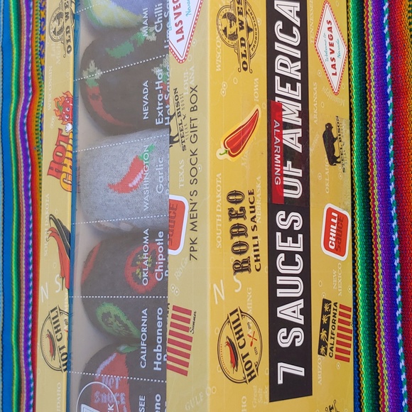 Men's Socks Fun Hot Sauce Boxed, NEW 5 Pairs - Picture 2 of 9